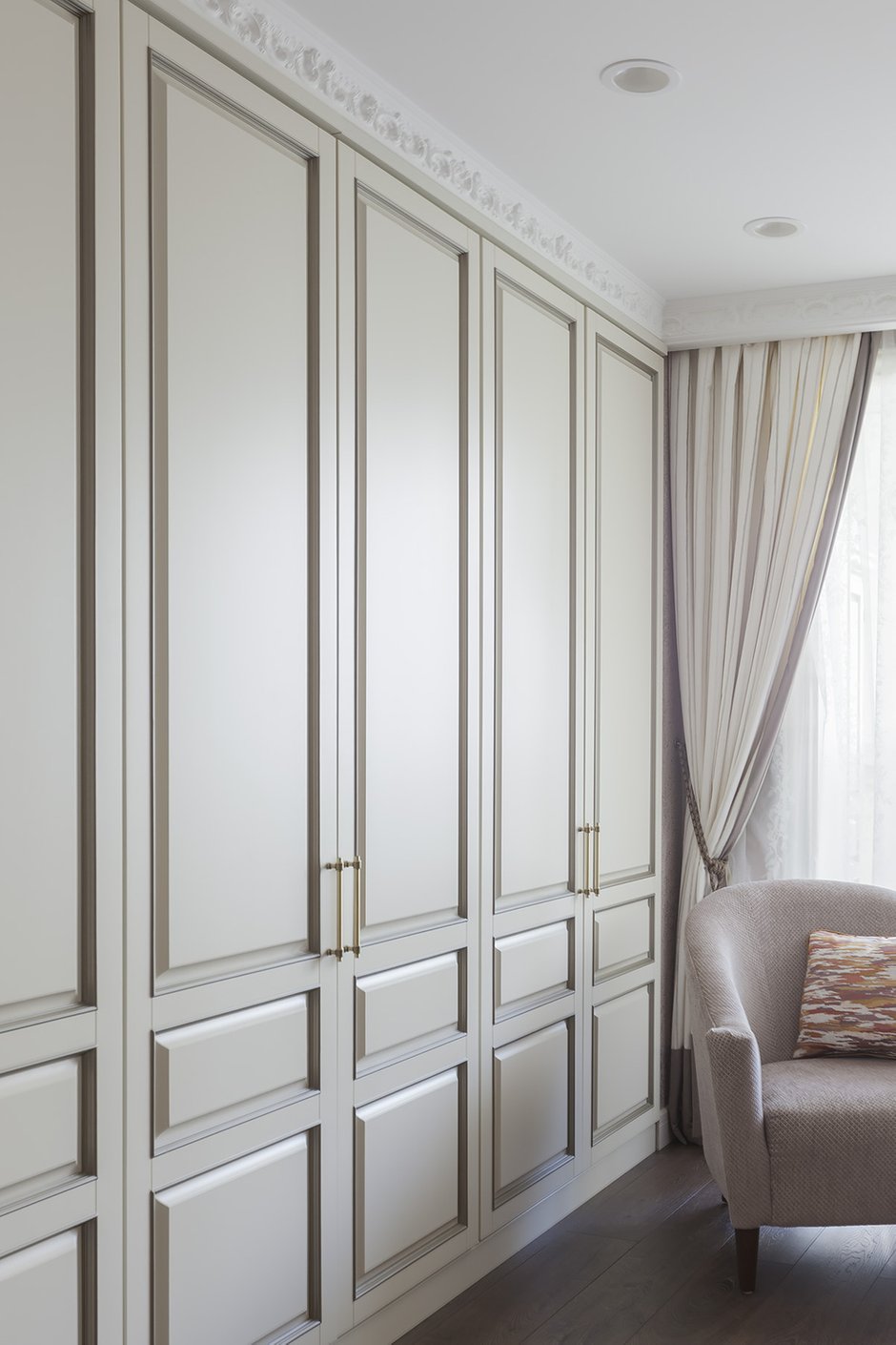 Фотография:  в стиле , Классический, Современный, Квартира, Проект недели, Москва, Юрий Гришко, Панельный дом, 4 и больше, Более 90 метров, Елена Поворова, Бюро Home Emotions, Екатерина Реброва – фото на INMYROOM