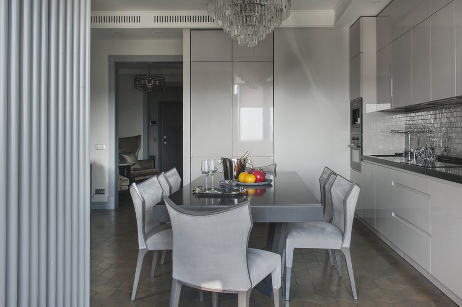 Фотография: Кухня и столовая в стиле Классический, Современный, Эклектика, Квартира, Проект недели, Москва, новостройка, Ольга Мелекесцева, Надежда Каппер, Монолитный дом, 2 комнаты, Более 90 метров, ЖК «Пырьева 9» – фото на INMYROOM