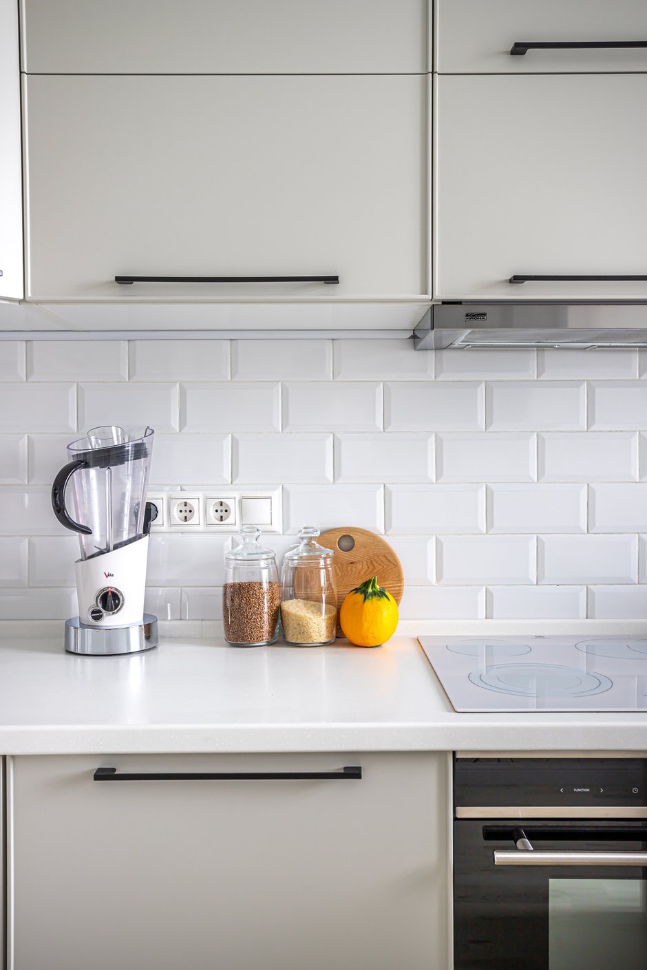 Фотография: Кухня и столовая в стиле Современный, Классический, Квартира, Проект недели, Москва, 3 комнаты, 60-90 метров, Елена Рязанова – фото на INMYROOM