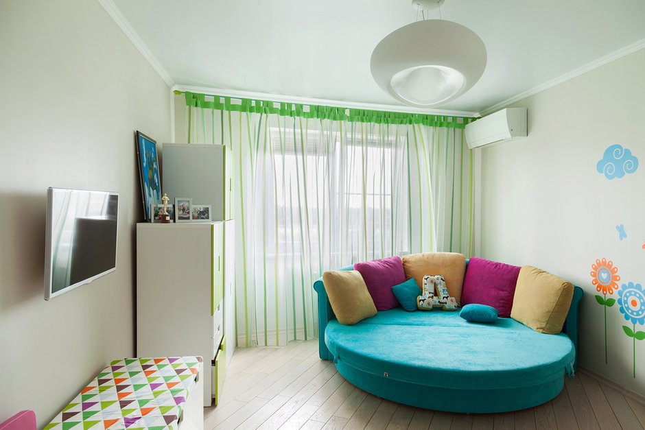 Фотография:  в стиле , Эклектика, Квартира, Дизайн интерьера, Archpole, DG Home, Miele, Белый, Проект недели, Черный, Коричневый, ИКЕА, отделка потолка, варианты перепланировки двухкомнатной квартиры, идеи перепланировки, перепланировка двушки, Deco Home, Little Greene, перепланировка трешки, MM Lampadari, гостиная-кухня дизайн, Долгопрудный, Fap, перепланировка санузла, HoryMa, Emil Ceramica, Кухни Германии, La Fabbrica, Albert & Shtein, Юлия Соловьева, объединить квартиры, И-155МК, черный потолок в интерьере – фото на INMYROOM