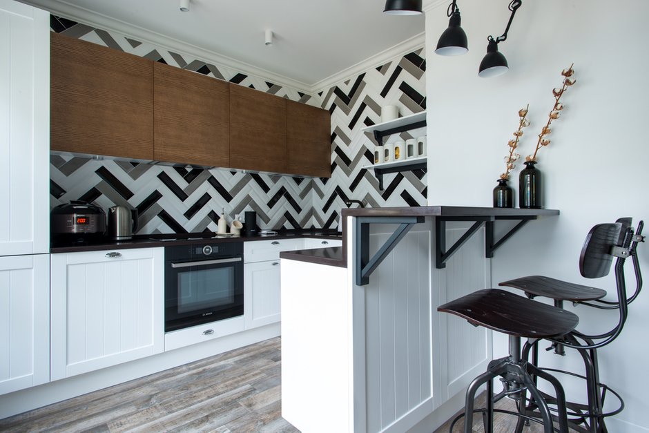 Фотография: Кухня и столовая в стиле Современный, Эклектика, Квартира, Белый, Проект дня, Черный, Москва, Зеленый, Бежевый, Желтый, Панельный дом, 2 комнаты, Евгений Гнесин, Roomba Interior – фото на INMYROOM