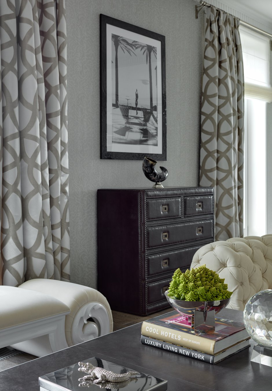 Фотография: Гостиная в стиле Классический, Современный, Проект недели, Пентхаус, Минск, Монолитный дом, 2 комнаты, Более 90 метров, #эксклюзивныепроекты, «Бахарев и партнеры» – фото на INMYROOM