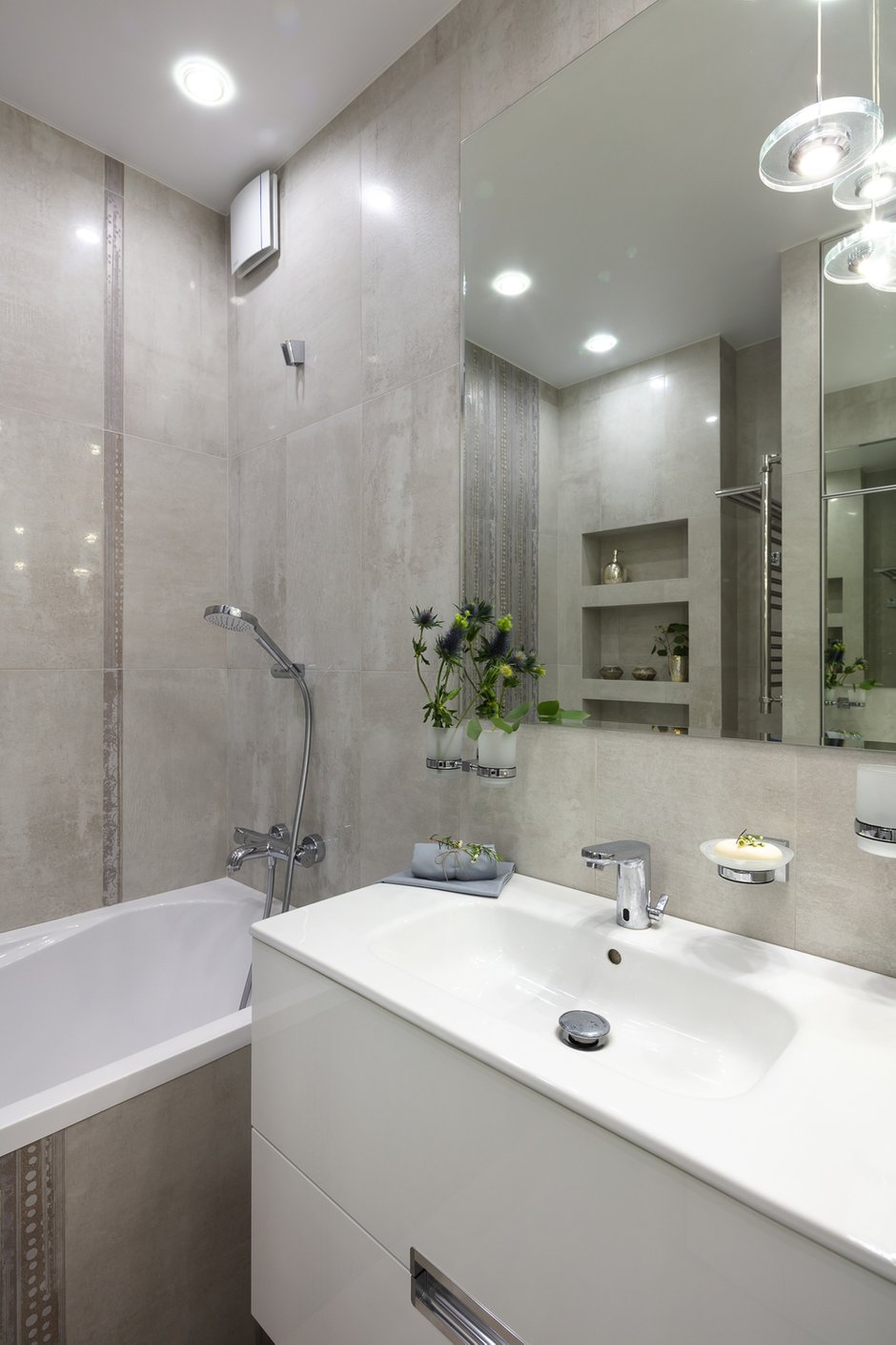 Фотография: Ванная в стиле Современный, Квартира, Проект недели, Москва, Панельный дом, 2 комнаты, 40-60 метров, Анна Елина – фото на INMYROOM