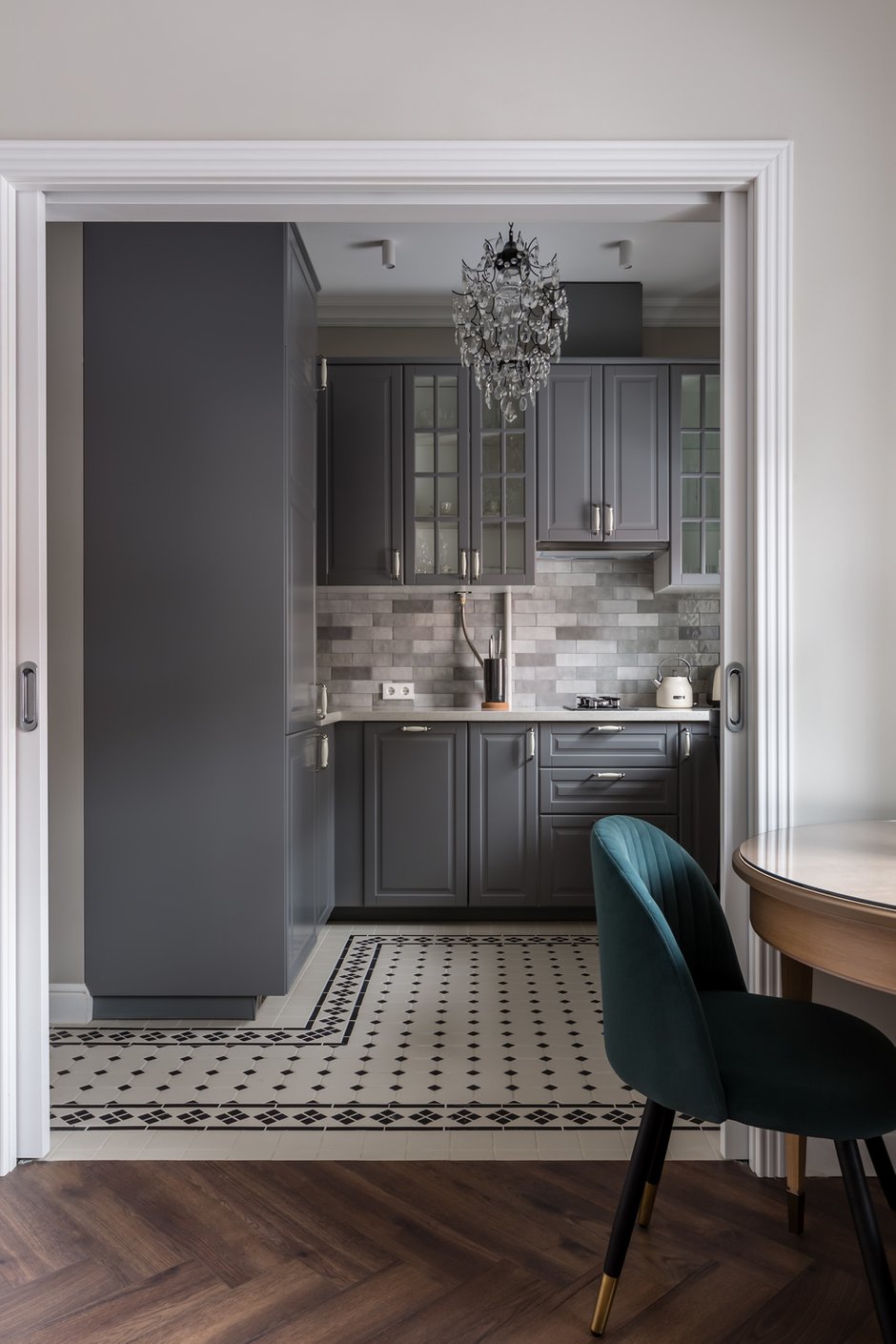 Фотография: Кухня и столовая в стиле Классический, Квартира, Проект недели, Москва, 2 комнаты, 60-90 метров, Muzahouse – фото на INMYROOM