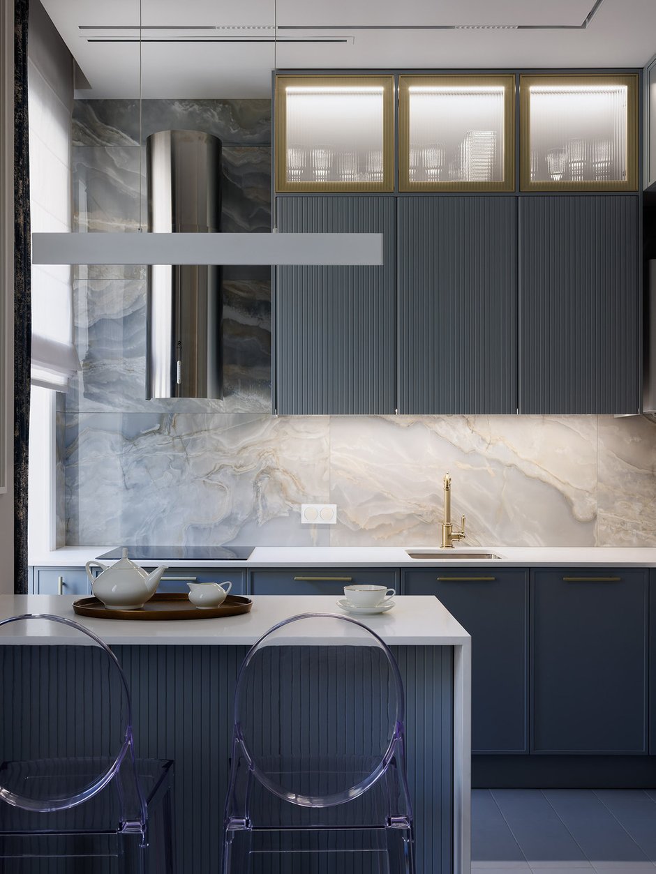 Фото: Кухня и столовая в стиле Классика, Модерн, Квартира, Проект дня, Санкт-Петербург, Кирпичный дом, Более 90 метров, модерн с элементами классики и роскоши, Наталья Шмидт – фото на INMYROOM