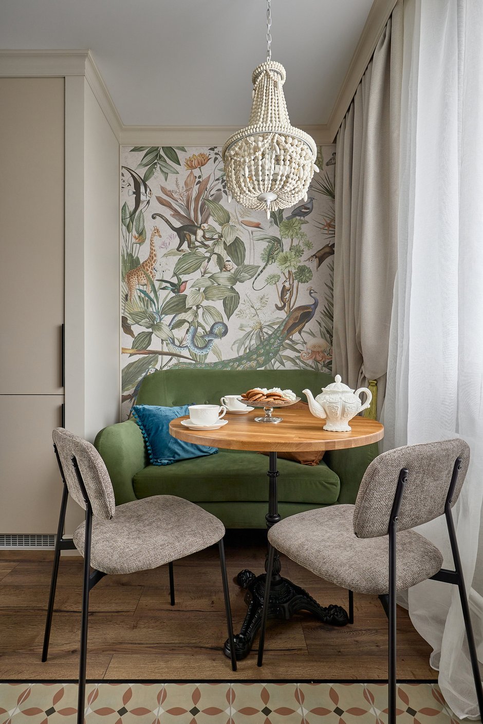 Фотография: Кухня и столовая в стиле Современный, Эклектика, Малогабаритная квартира, Квартира, Проект дня, Москва, П-44, Панельный дом, 1 комната, 40-60 метров, современный с элементами эклектики – фото на INMYROOM