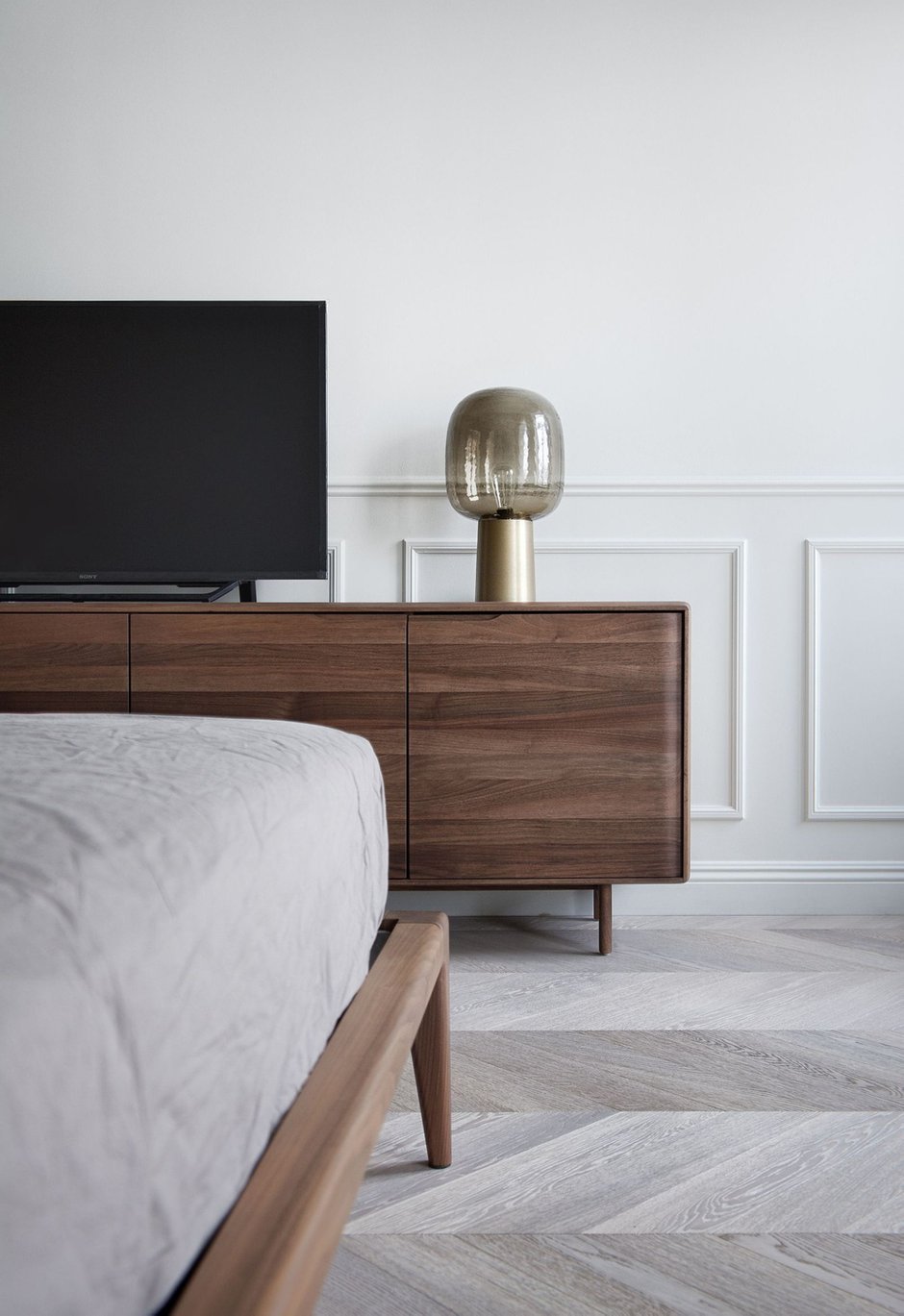 Фотография: Спальня в стиле Скандинавский, Минимализм, Эклектика, Квартира, Проект недели, Санкт-Петербург, Кирпичный дом, 4 и больше, Более 90 метров, INT2architecture – фото на INMYROOM