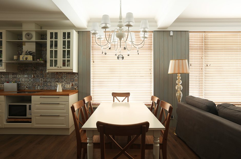Фотография:  в стиле , Дом, Россия, Artemide, Vitra, IKEA, Проект недели, Ideal Lux, Hansgrohe, Tikkurila, Quickstep, Bosсh, Boras Tapeter, Бурцево, Sharp, Parador, Stroeher, Анна Жемерева, П-образная кухня – фото на INMYROOM