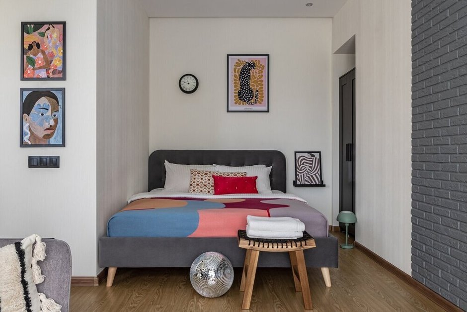 Фотография:  в стиле , Интерьер комнат, Интерьерный стиль, Дизайн интерьера, Советы, интерьер однушки, обустройство однушки, дизайн однокомнатной квартиры, дизайн типовой однушки, ремонт в хрущевке, современный интерьер в хрущевке, идеи обустройства однушки, переделка хрущевки, ремонт хрущевки, переделка типовой квартиры, реальные примеры, хрущевка дизайн, Однушка в хрущевке, интерьер в хрущевке, идеи зонирования, примеры проектов – фото на INMYROOM