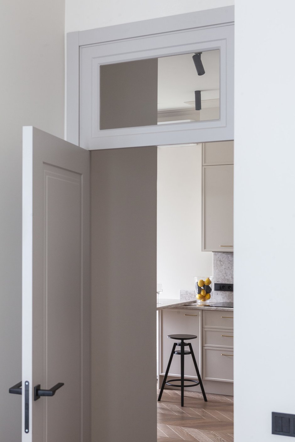 Фотография: Прихожая в стиле Современный, Квартира, Проект недели, Москва, 4 и больше, 60-90 метров, Рада Кобук, Варя Шалито – фото на INMYROOM