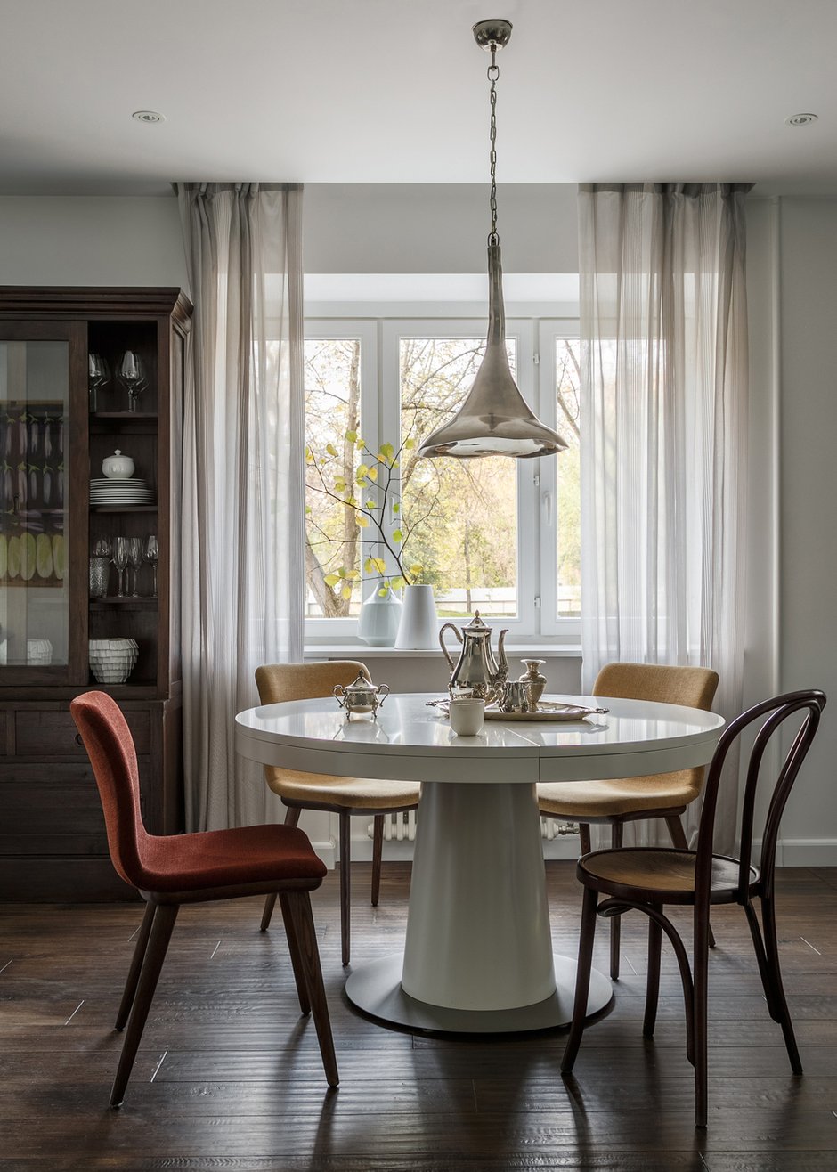 Фотография: Кухня и столовая в стиле Эклектика, Квартира, Проект недели, Москва, интерьер для холостяка, Тишинка, Хрущевка, 2 комнаты, 60-90 метров, Studio 8, Михаил Лоскутов – фото на INMYROOM