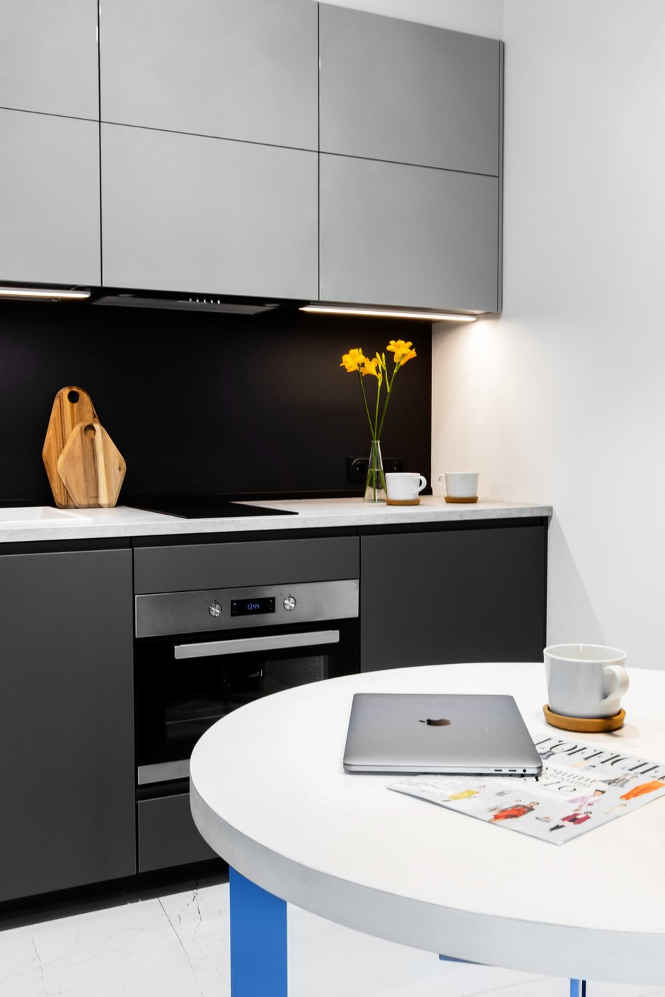 Фотография: Кухня и столовая в стиле Минимализм, Квартира, Студия, Проект дня, Москва, до 40 метров, Давид Аксенов – фото на INMYROOM