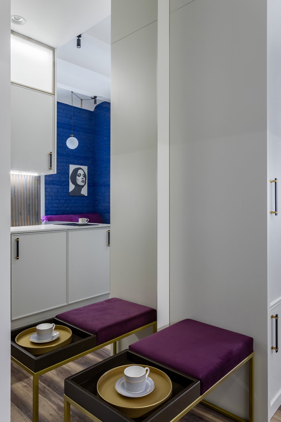 Фотография: Прихожая в стиле Современный, Эклектика, Малогабаритная квартира, Квартира, Студия, Проект дня, Москва, Кирпичный дом, до 40 метров, современный с элементами ар-деко – фото на INMYROOM