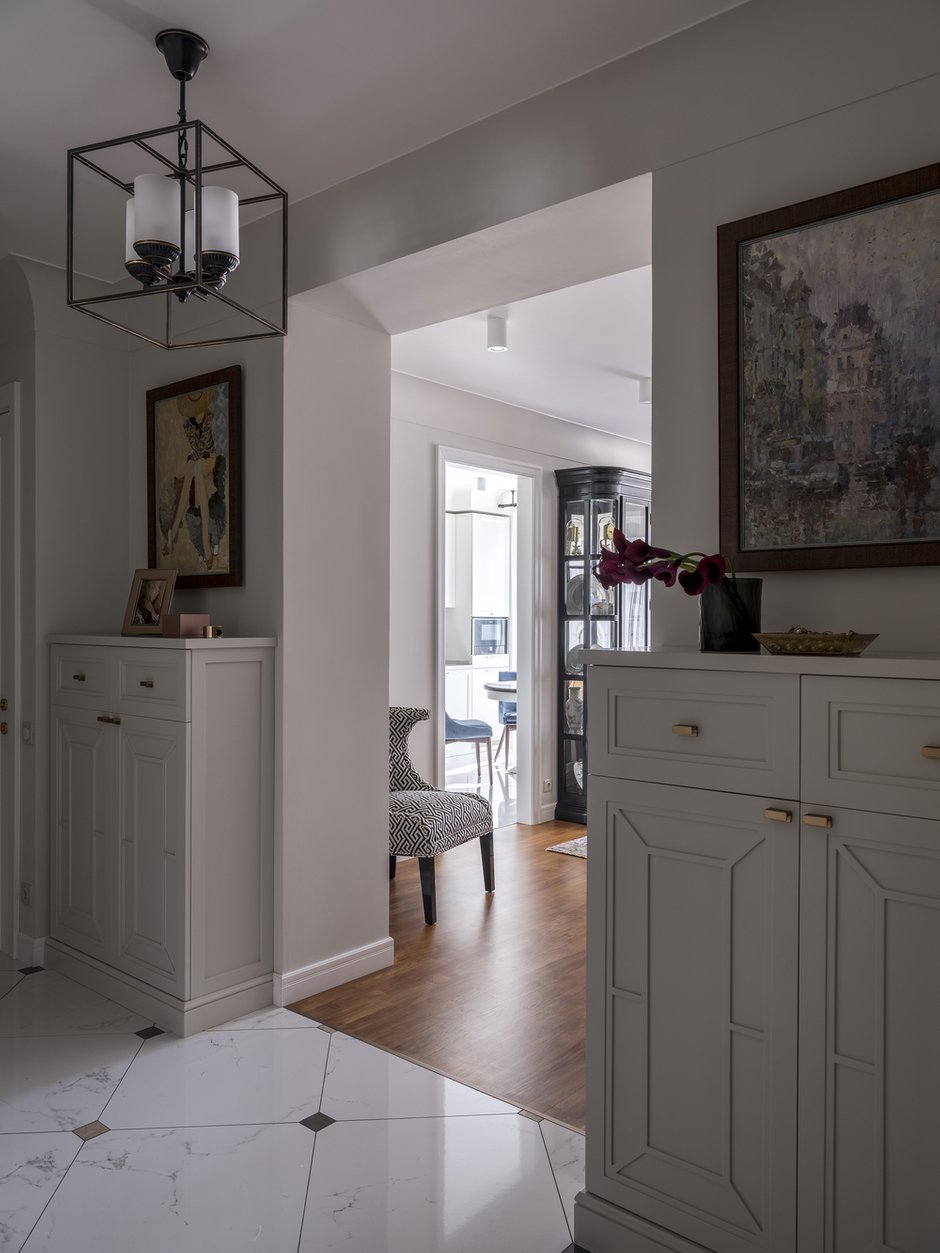 Фотография: Прихожая в стиле Классический, Современный, Квартира, Проект недели, Москва, 3 комнаты, Более 90 метров, Александра Дашкевич, Наталья Каримова – фото на INMYROOM