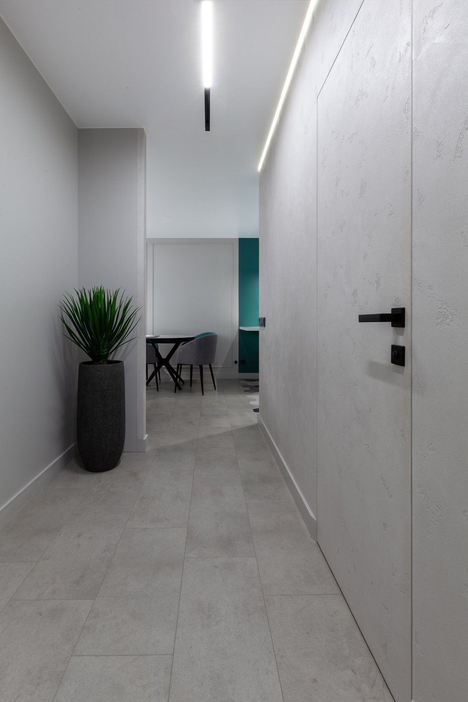 Фотография: Прихожая в стиле Современный, Квартира, Проект дня, Новосибирск, 4 и больше, 60-90 метров, Монолитно-кирпичный, Лиана Акопян – фото на INMYROOM