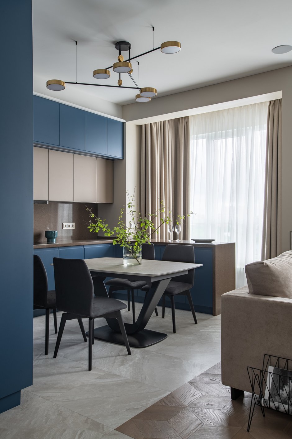 Фотография: Кухня и столовая в стиле Современный, Квартира, Проект недели, Москва, Ануш Аракелян, 4 и больше, Более 90 метров – фото на INMYROOM
