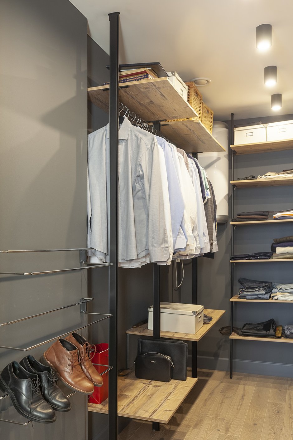 Фотография: Гардеробная в стиле Современный, Квартира, Белый, Проект недели, Черный, Москва, Бежевый, Коричневый, 2 комнаты, 60-90 метров, Юлия Жирнова – фото на INMYROOM