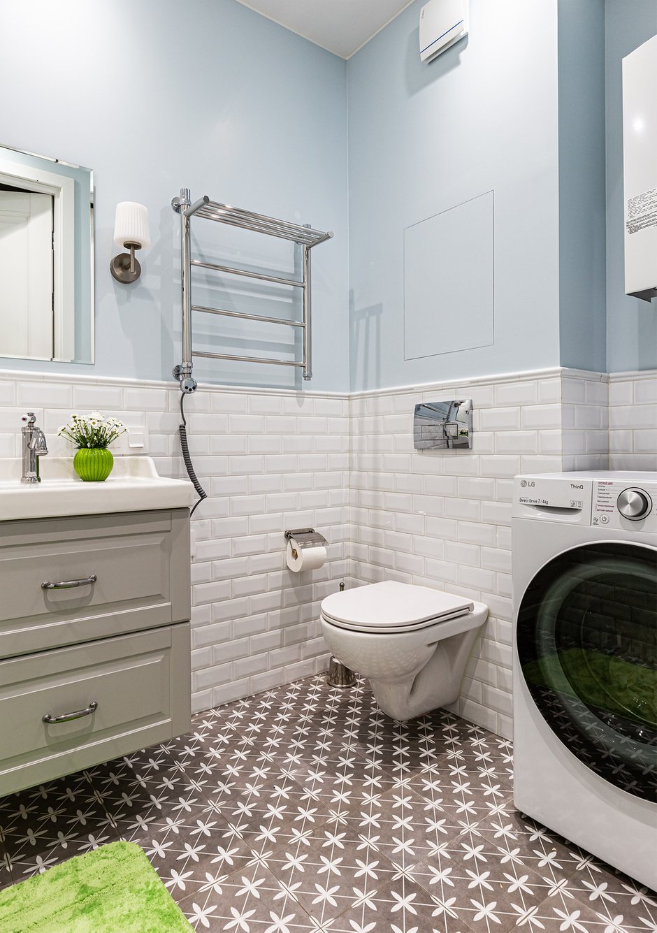 Photo: in Style, Bathroom, Apartment, Interior of Rooms, Interior Design, Redistribution, White Bathroom, Bathroom Interior, Repair in Khrushchev, Bathroom in A Modern Style, Bathroom, Comfortable Bathroom, Khrushchev, Typical Bathroom, A Typical Bathroom, Lana Aleksandrova To update khrushchev, a bath in khrushchev, a bathroom in khrushchev, united bathroom in khrushchev, a bathroom in khrushchev - Фотография в inmyroom