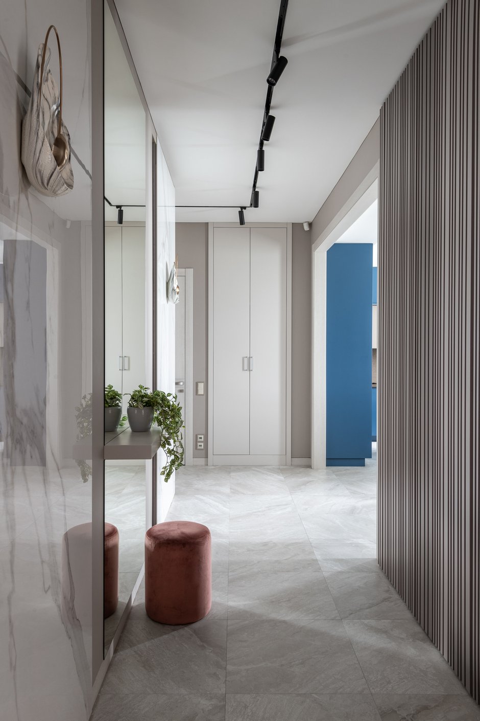 Фотография: Прихожая в стиле Современный, Квартира, Проект недели, Москва, Ануш Аракелян, 4 и больше, Более 90 метров – фото на INMYROOM