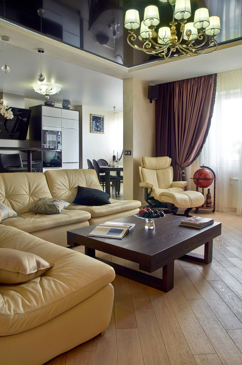 Фотография:  в стиле , Эклектика, Квартира, Дизайн интерьера, Archpole, DG Home, Miele, Белый, Проект недели, Черный, Коричневый, ИКЕА, отделка потолка, варианты перепланировки двухкомнатной квартиры, идеи перепланировки, перепланировка двушки, Deco Home, Little Greene, перепланировка трешки, MM Lampadari, гостиная-кухня дизайн, Долгопрудный, Fap, перепланировка санузла, HoryMa, Emil Ceramica, Кухни Германии, La Fabbrica, Albert & Shtein, Юлия Соловьева, объединить квартиры, И-155МК, черный потолок в интерьере – фото на INMYROOM