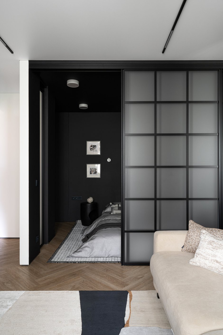 Фотография:  в стиле , Малогабаритная квартира, Квартира, Проект дня, Москва, П-44, Панельный дом, 1 комната, до 40 метров, современный с элементами минимализма – фото на INMYROOM