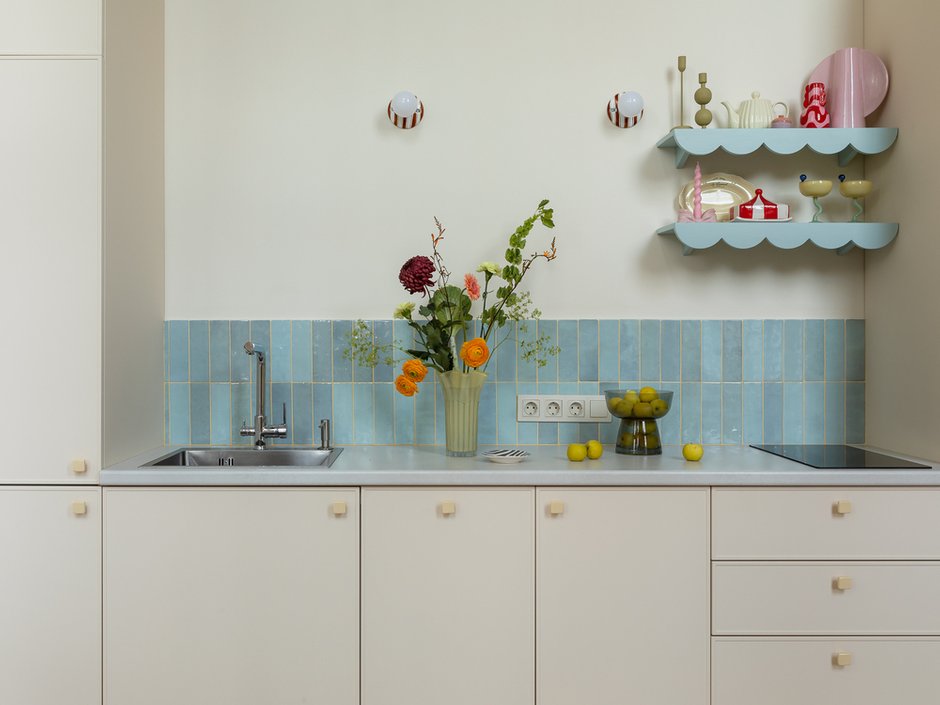 Фотография:  в стиле , Дом, Проект дня, Дом и дача, Свердловская область, 3 комнаты, 60-90 метров, современный с элементами нежного романтизма, Кристина Салангина, Анастасия Гавриленко – фото на INMYROOM