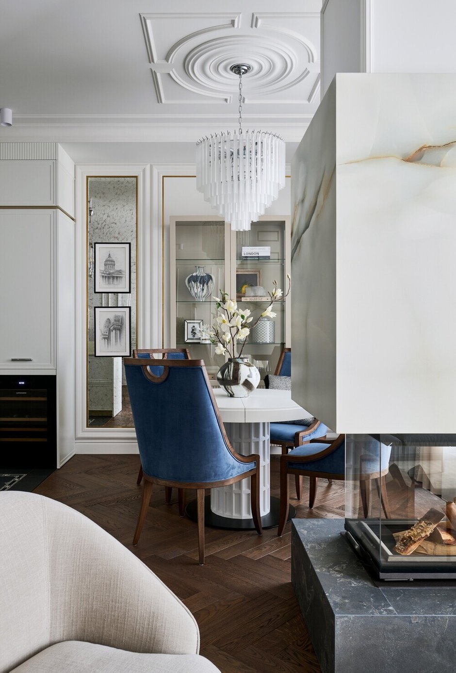 Фотография: в стиле , Квартира, Проект дня, 3 комнаты, Более 90 метров, Эксклюзивные проекты, современный с элементами неоклассики, Новосибирская область, Кольцово – фото на INMYROOM