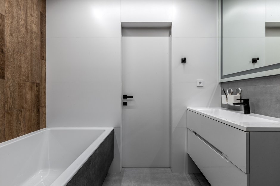 Фотография: Ванная в стиле Современный, Минимализм, Квартира, Проект дня, Новосибирск, 4 и больше, 60-90 метров, Монолитно-кирпичный, Лиана Акопян – фото на INMYROOM