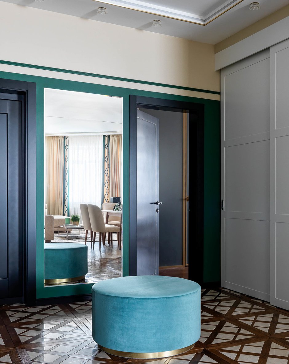 Фотография: Прихожая в стиле Современный, Эклектика, Квартира, Белый, Проект недели, Москва, Зеленый, Бежевый, Розовый, Бирюзовый, Коричневый, Монолитный дом, 3 комнаты, Более 90 метров, Н-Куб, Николай Николаев – фото на INMYROOM