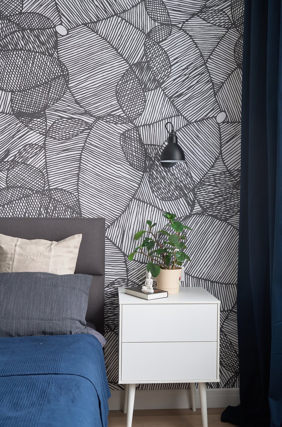 Фотография: Спальня в стиле Современный, Скандинавский, Квартира, Белый, Проект недели, Москва, Синий, Серый, Монолитный дом, 1 комната, 40-60 метров, Катерина Колмыченко – фото на INMYROOM