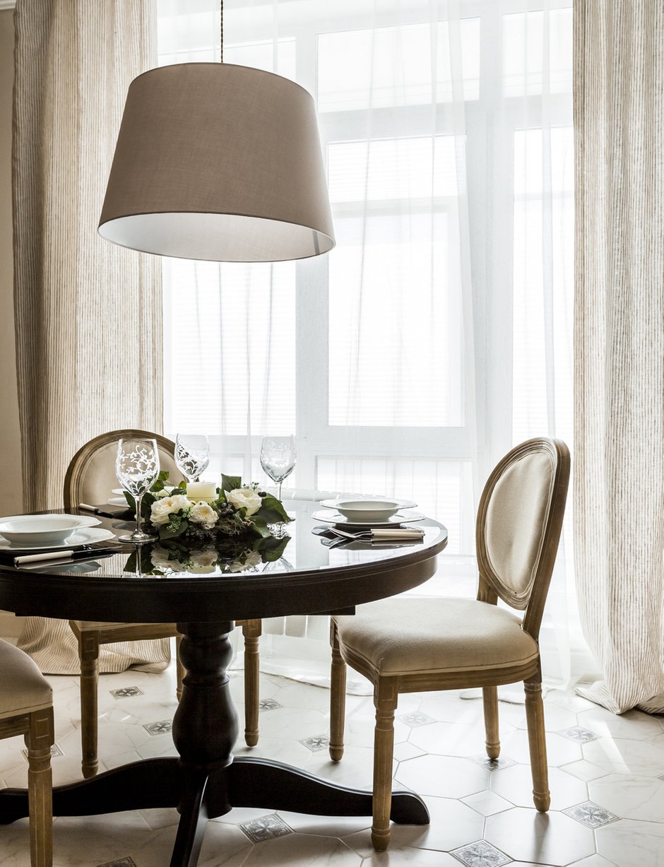 Фотография: Кухня и столовая в стиле Классический, Современный, Квартира, Проект недели, Москва, Монолитный дом, 2 комнаты, 60-90 метров, Елена Лазутина – фото на INMYROOM