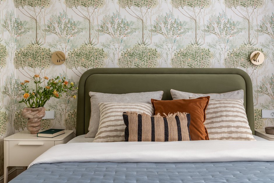 Фотография: Спальня в стиле Современный, Малогабаритная квартира, Квартира, Проект дня, Москва, Монолитный дом, 2 комнаты, до 40 метров, современный с элементами неоклассики – фото на INMYROOM