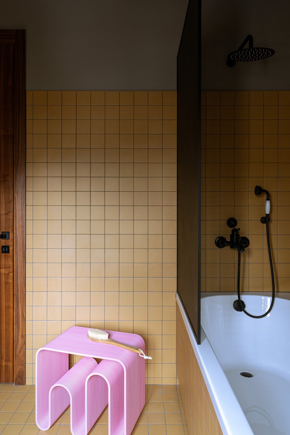 Фотография:  в стиле , Квартира, Проект дня, Сталинка, 3 комнаты, 40-60 метров, фото интерьера, дизайн интерьера фото, эклектика с элементами винтажа – фото на INMYROOM