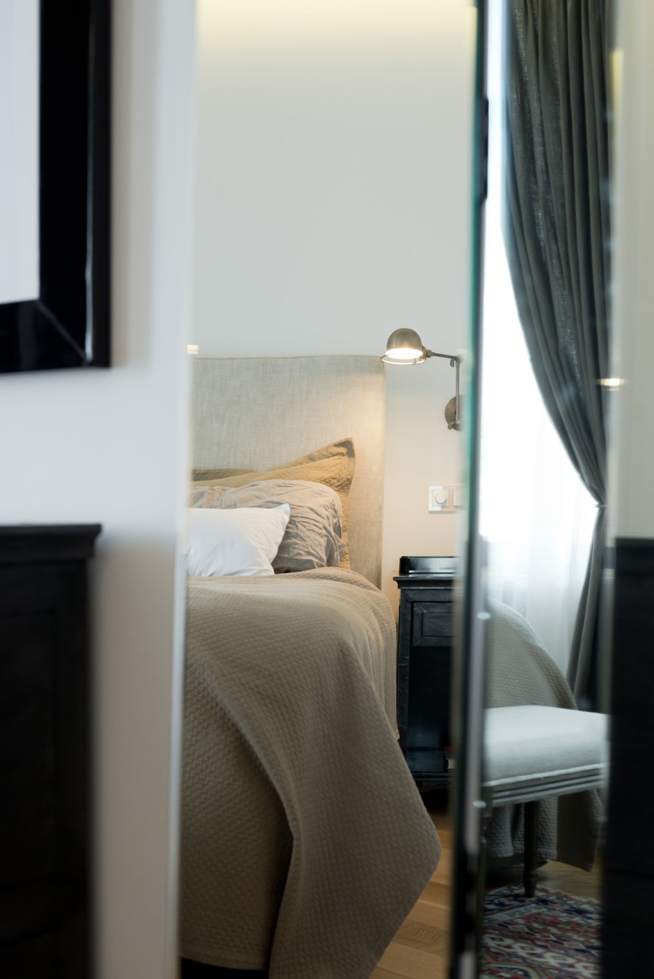 Фотография: Спальня в стиле Современный, Квартира, Проект недели, Москва, Сталинка, 2 комнаты, Более 90 метров, Павел Железнов, Татьяна Борисова, #эксклюзивныепроекты – фото на INMYROOM