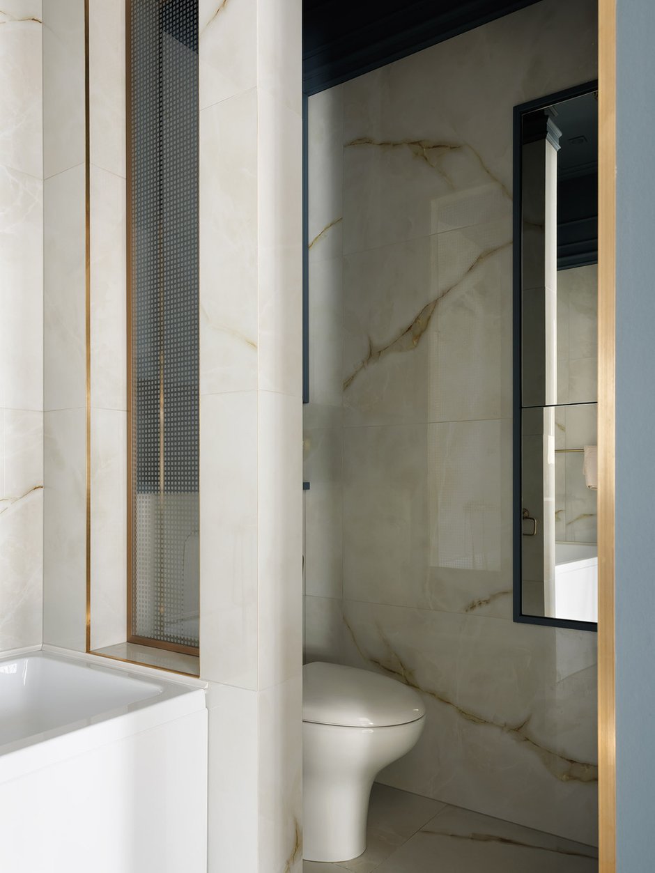 Фото: Ванная в стиле Модерн, Квартира, Проект дня, Санкт-Петербург, Кирпичный дом, Более 90 метров, модерн с элементами классики и роскоши, Наталья Шмидт – фото на INMYROOM