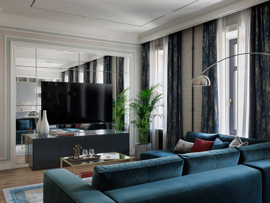 Большую часть мебели разработал мастер Гаэтан Рукье, владелец Французской мастерской.