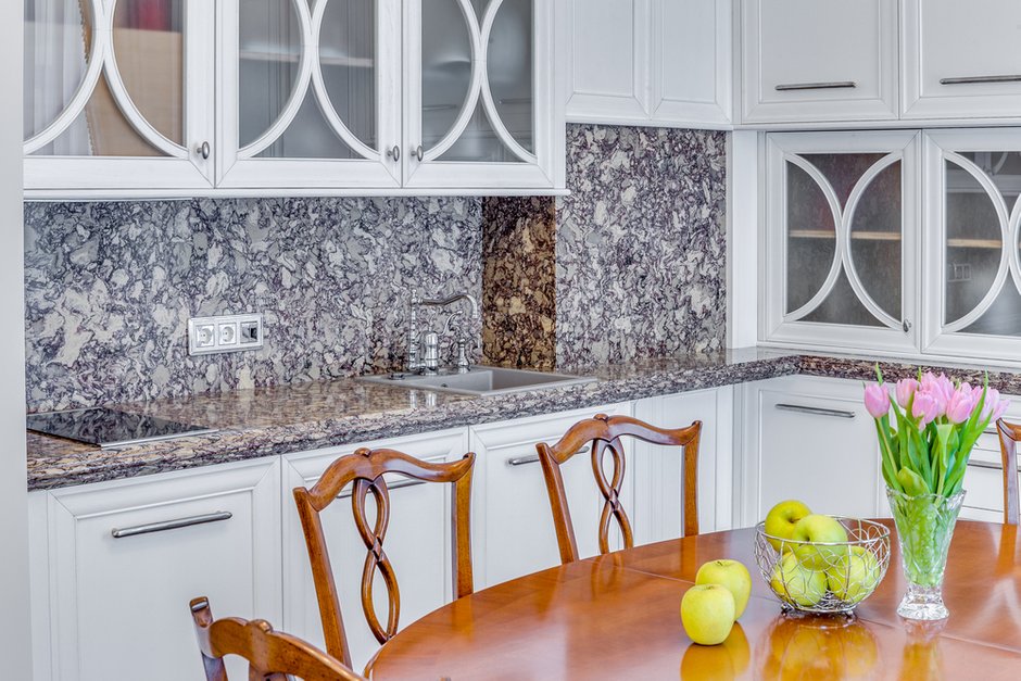 Фотография:  в стиле , Классический, Квартира, Россия, Проект недели, Санкт-Петербург, Le Porcellane, классический стиль в интерьере, ЖК «Парадный квартал», Spini, bрайтbерри, Tagina Wooddays, «Дриада», дизайн квартиры в классическом стиле, 1 комната, 40-60 метров – фото на INMYROOM