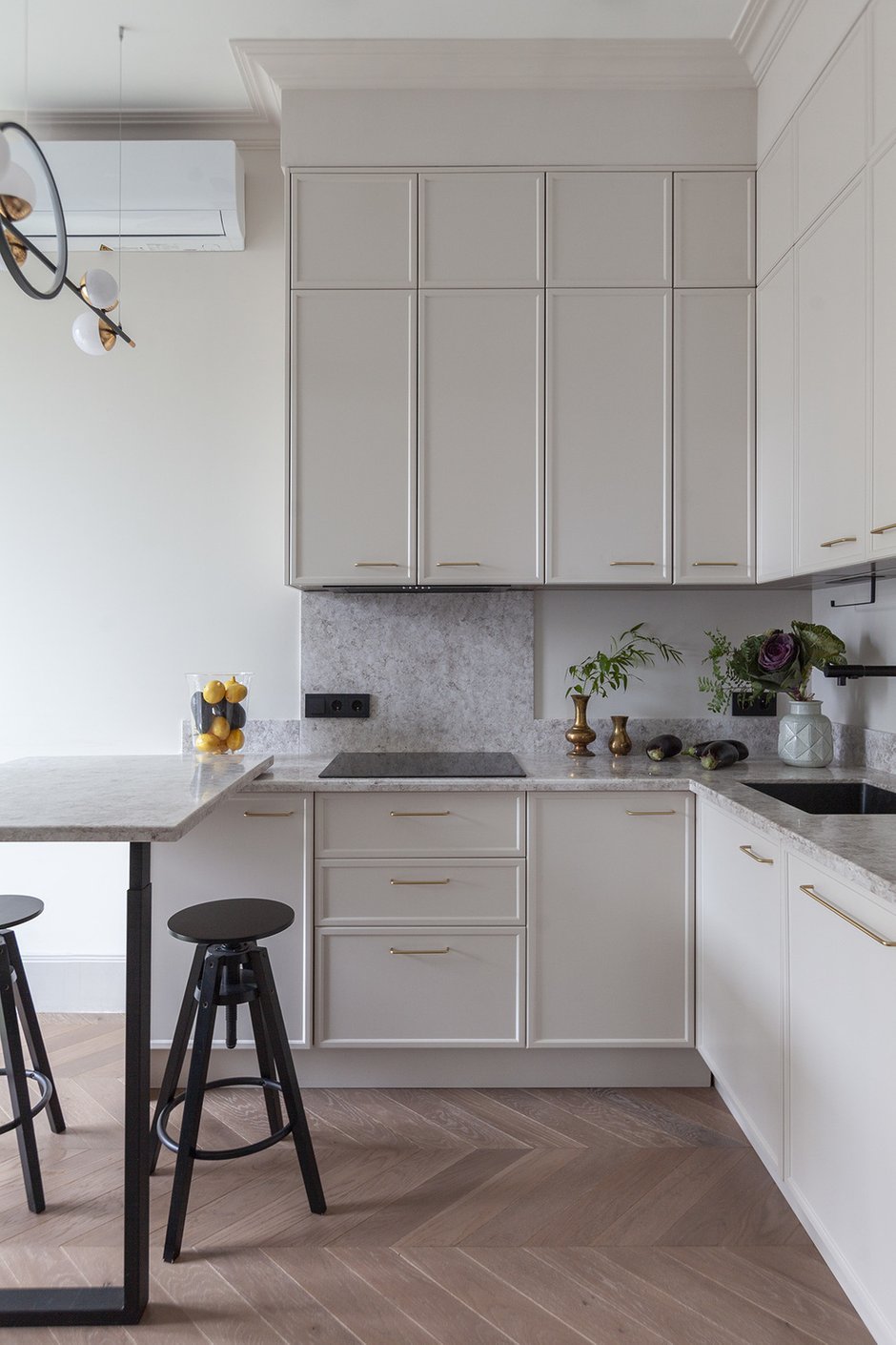 Фотография: Кухня и столовая в стиле Современный, Квартира, Проект недели, Москва, 4 и больше, 60-90 метров, Рада Кобук, Варя Шалито – фото на INMYROOM