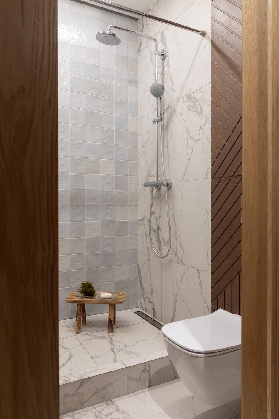 Фотография: Ванная в стиле Современный, Дом, Проект дня, Дом и дача, Ленинградская область, 4 и больше, Более 90 метров, Светлана Куксова, минимализм с элементами современного дизайна – фото на INMYROOM