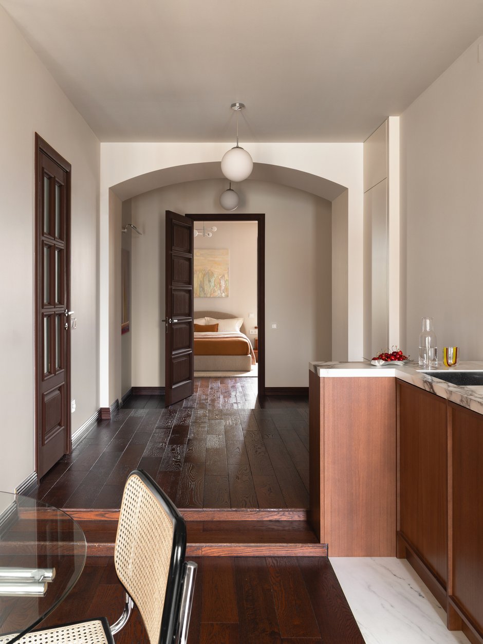 Фотография: Кухня и столовая в стиле Современный, Квартира, Проект дня, Санкт-Петербург, Кирпичный дом, 2 комнаты, Более 90 метров, Эксклюзивные проекты, Мария Онучина, Иван Миняев, эклектика с элементами винтажа – фото на INMYROOM