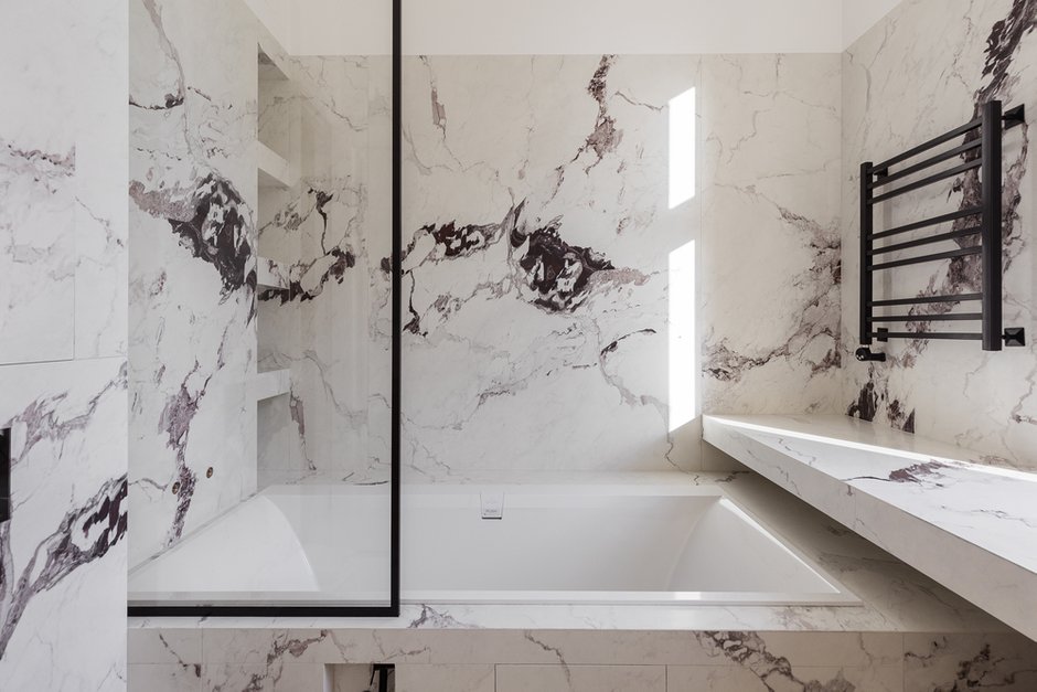 Фотография: Ванная в стиле Современный, Классический, Квартира, Проект недели, Москва, 3 комнаты, Более 90 метров, ai-architects X БЮРО, Людмила Иванова – фото на INMYROOM