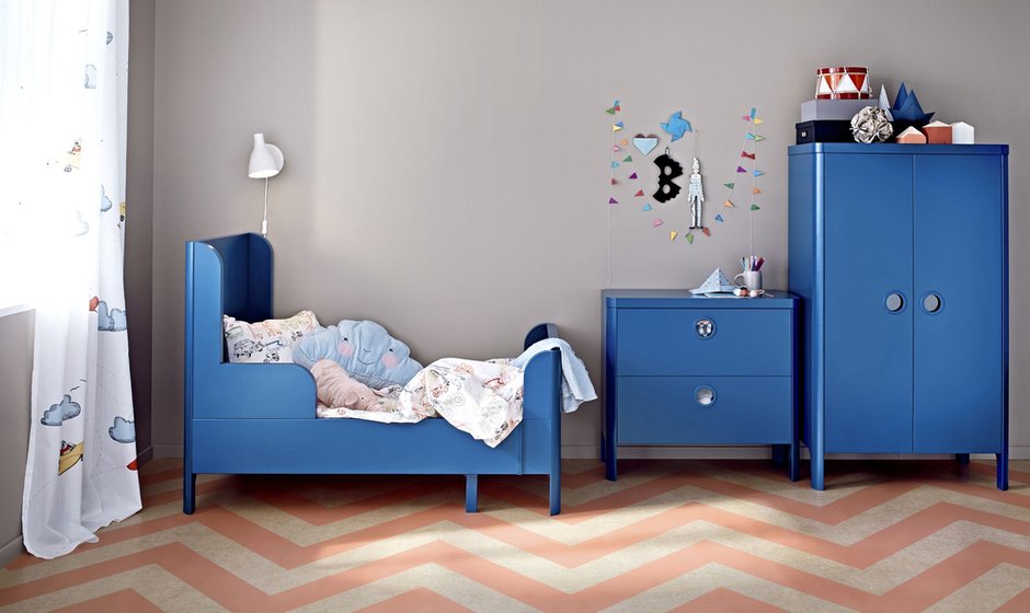 Фотография: Детская в стиле Современный, Декор интерьера, Карта покупок, Мебель и свет, Текстиль, Индустрия, IKEA, Посуда, Подушки, Лестница, Картины, Ковер, Шкаф, Табурет – фото на INMYROOM