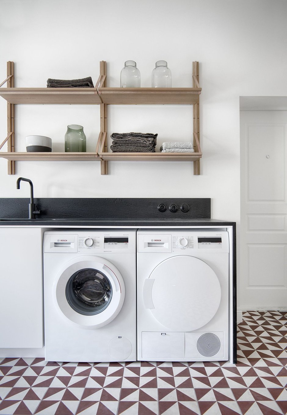 Фотография: Ванная в стиле Скандинавский, Эклектика, Квартира, Проект недели, Санкт-Петербург, Кирпичный дом, 4 и больше, Более 90 метров, INT2architecture – фото на INMYROOM