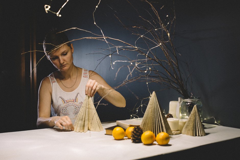 Фотография:  в стиле , DIY, декор стола, новогоднее оформление интерьера, новогодняя сервировка стола – фото на INMYROOM