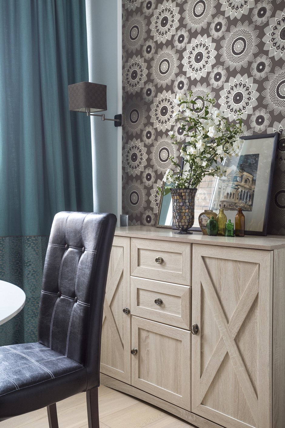 Фотография: Кухня и столовая в стиле Эклектика, Современный, Квартира, Проект недели, Москва, Евгений Кулибаба, Монолитный дом, 2 комнаты, 40-60 метров, Мария Черкасова – фото на INMYROOM