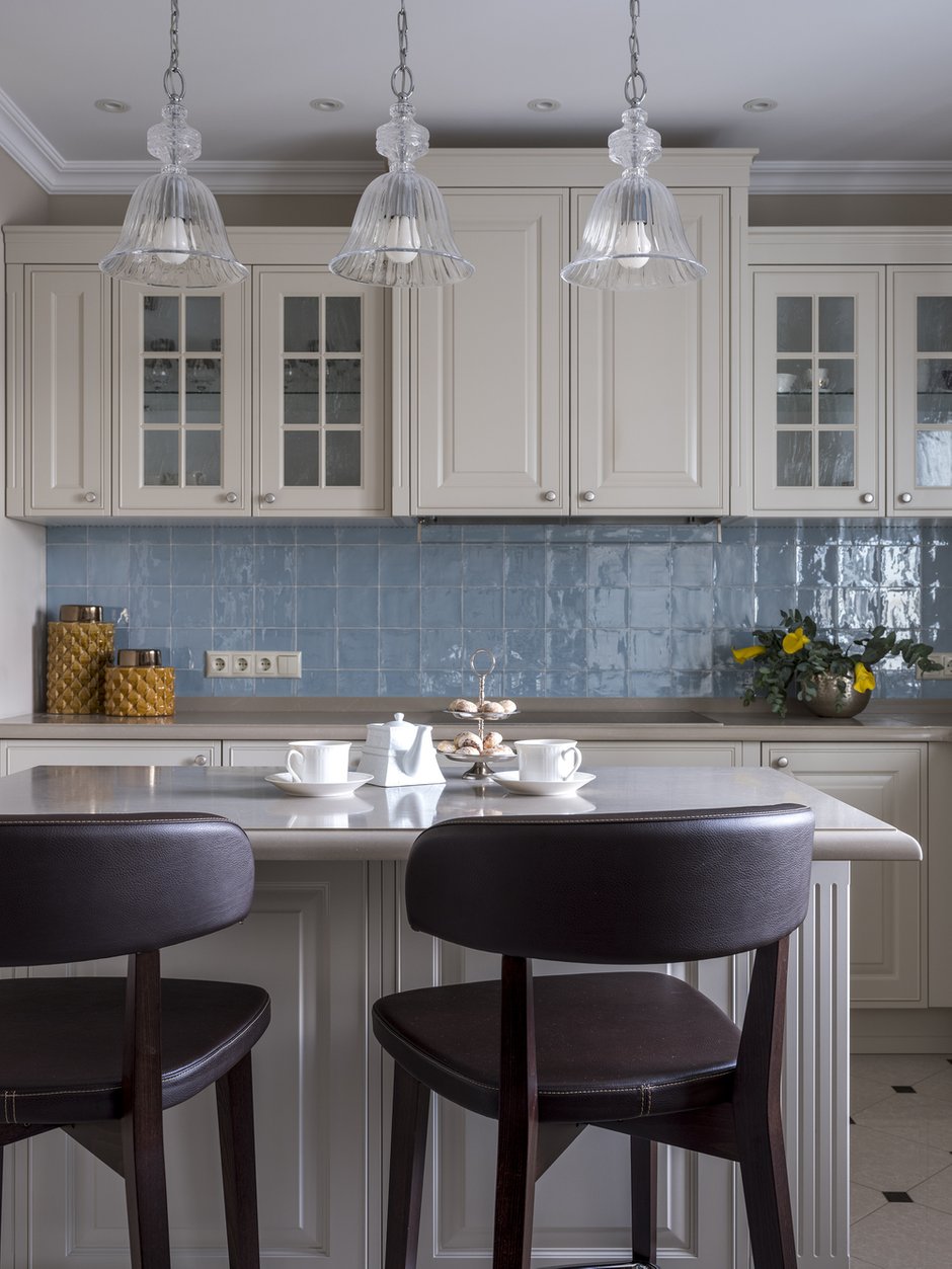 Фотография: Кухня и столовая в стиле Классический, Современный, Квартира, Проект недели, Москва, Лидия Большакова, 4 и больше, Более 90 метров – фото на INMYROOM