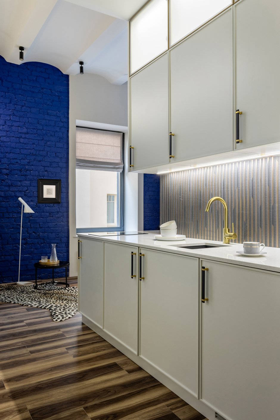 Фотография: Кухня и столовая в стиле Современный, Эклектика, Малогабаритная квартира, Квартира, Студия, Проект дня, Москва, Кирпичный дом, до 40 метров, современный с элементами ар-деко – фото на INMYROOM