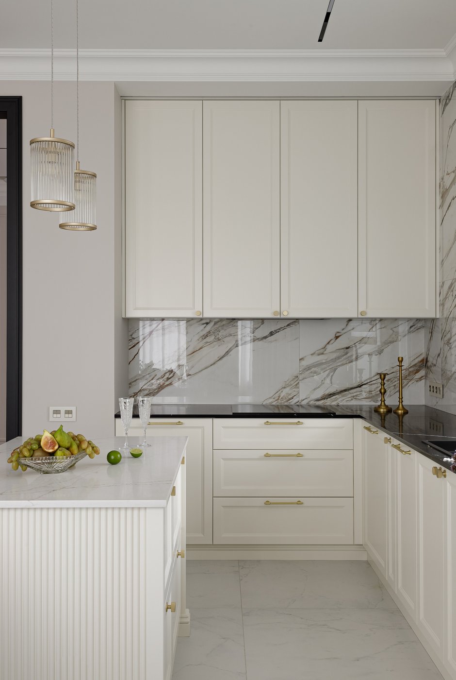 Фотография: Кухня и столовая в стиле Классический, Современный, Дом, Проект дня, Дом и дача, Краснодар, Кирпичный дом, 4 и больше, Более 90 метров, Татьяна Черкашина – фото на INMYROOM