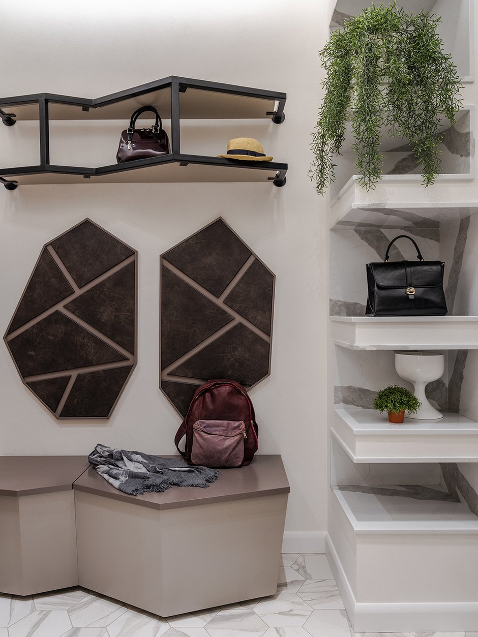 Фотография: Прихожая в стиле Современный, Квартира, Проект недели, Москва, Варвара Зеленецкая, Монолитный дом, 4 и больше, Более 90 метров – фото на INMYROOM