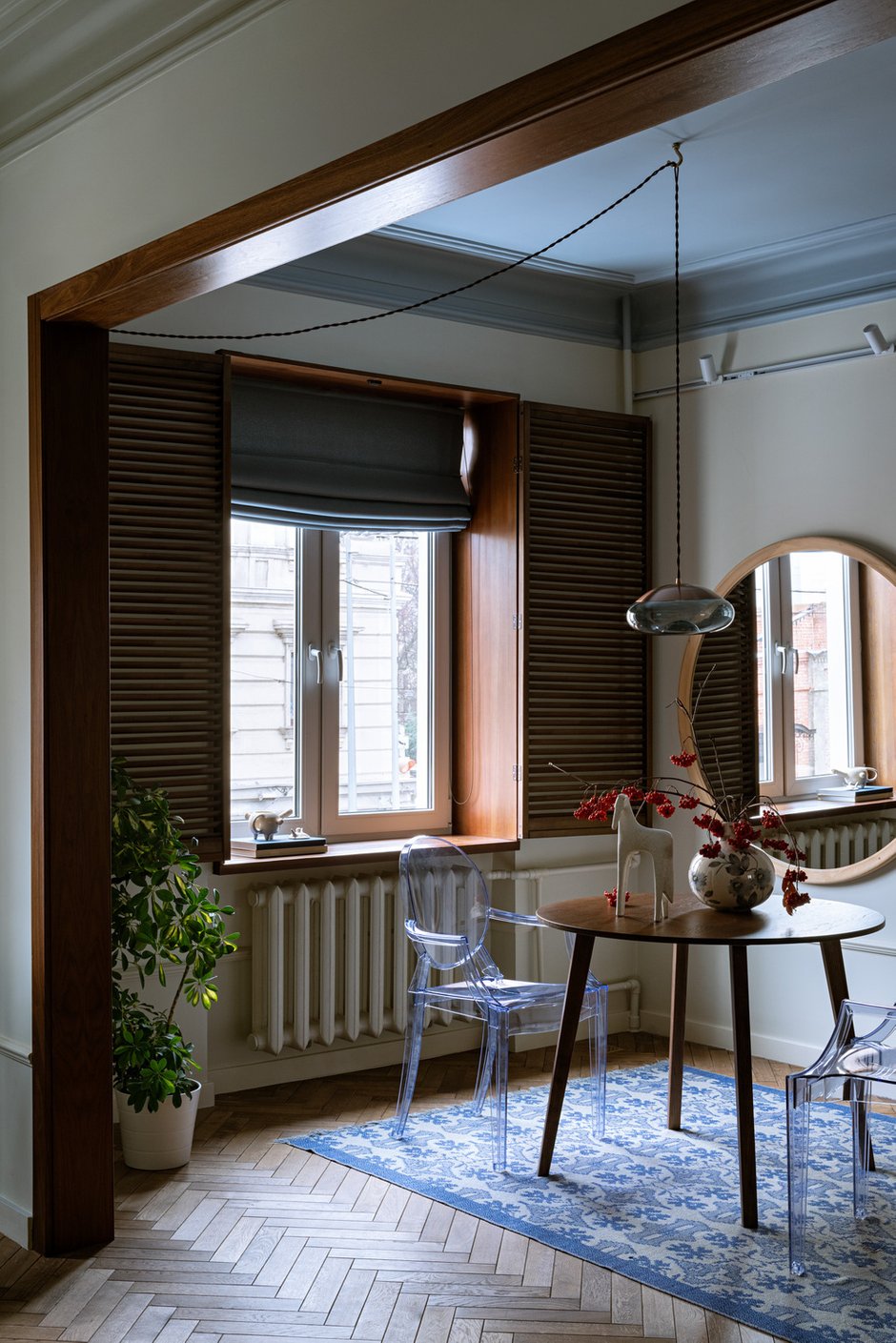 Фотография:  в стиле , Квартира, Проект дня, Сталинка, 3 комнаты, 40-60 метров, фото интерьера, дизайн интерьера фото, эклектика с элементами винтажа – фото на INMYROOM